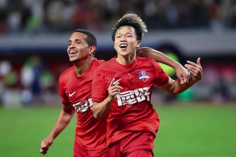 中超第29轮2-2惊魂：梅州抢1分，青岛长春深圳上演保级大戏英超式混乱