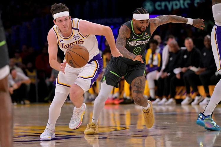 里夫斯5场场均34+10，湖人合同年价值能涨到3000万？NBA谁吃亏