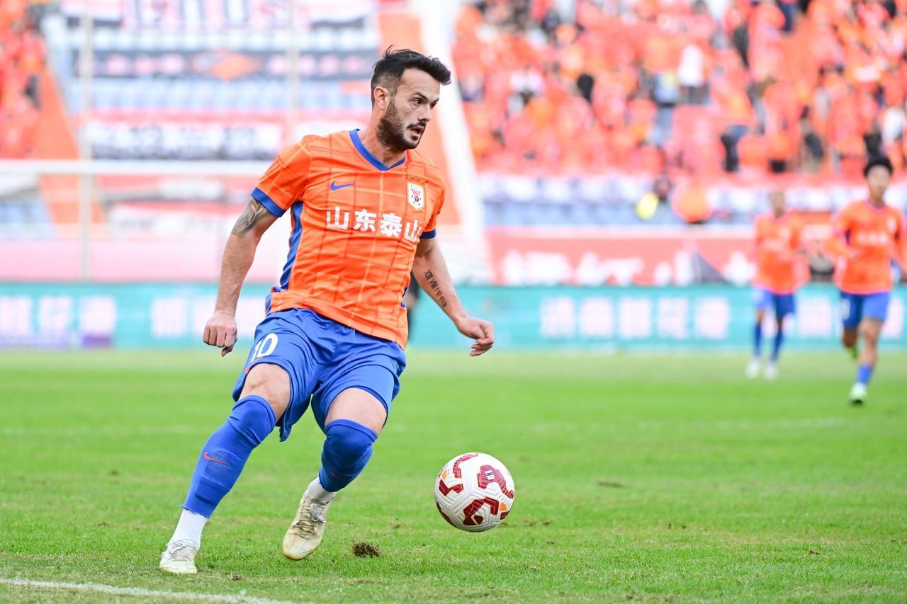 29轮2-1复仇：山东泰山在中超主场谢幕，球迷又哭又笑