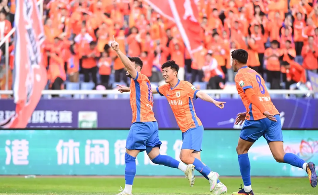 泰山2-1胜津门虎，瓦科25球领跑中超却走人倒计时？