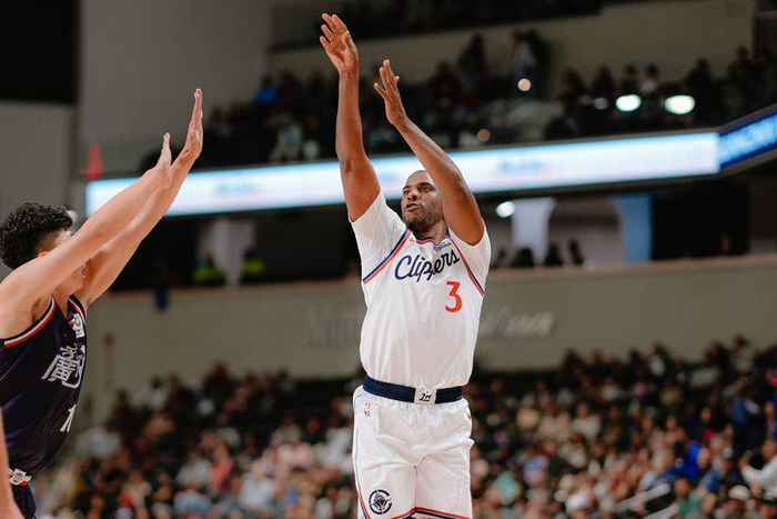 40岁CP3 NBA第21季，上场15分钟场均4助攻，追斯托克顿差距仍近3300次