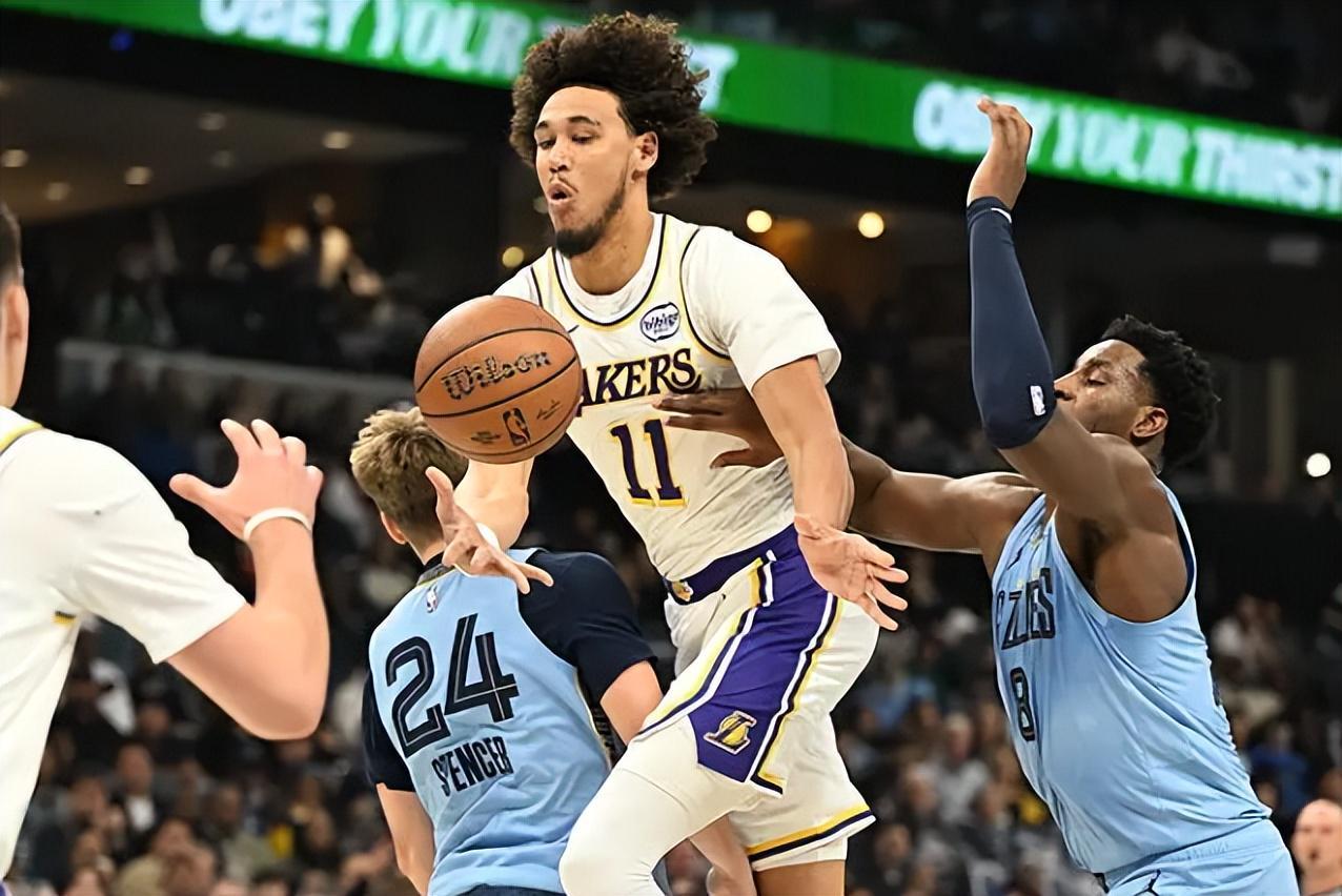 117比112，湖人在NBA杯两连胜：海斯临时演员变功臣