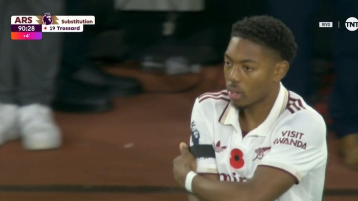 英超第10轮阿森纳2-0客场胜伯恩利，刘易斯第50场里程碑替补登场