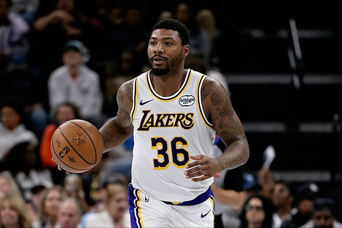 117-112逆转？北京时间2025年11月1日NBA，湖人靠斯玛特上演“追梦”式防守秀