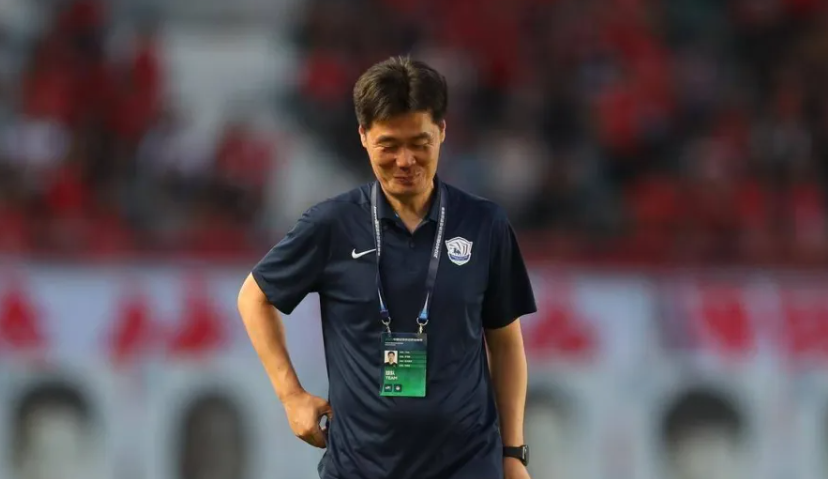 中超第29轮2-2,梅州客家补时绝杀未果,李霄鹏保级坐顺风车还赶上英超热闹