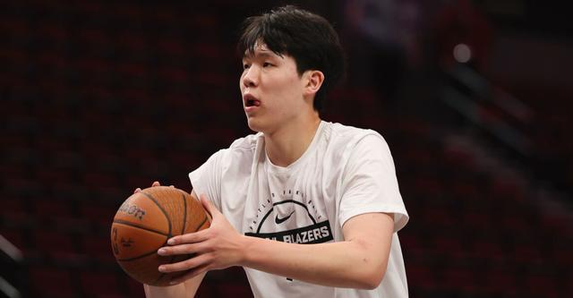 赛季前5场场均1.8分，杨瀚森被下放，波特兰开拓者队盼下周二对湖人回归（NBA）