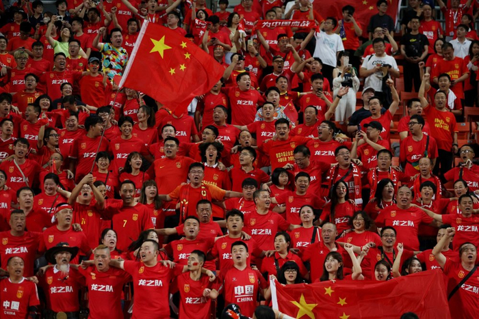 看了10年草根赛后，我把国足、英超和打法拉出来打一场数据对比