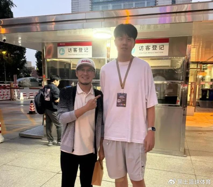 21岁王治郅之子没进CBA，CUBA数据与颜值能买单吗