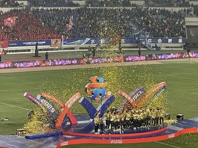 62329人见证苏超首冠:泰州点球4:3抢戏,热度比英超都不怂