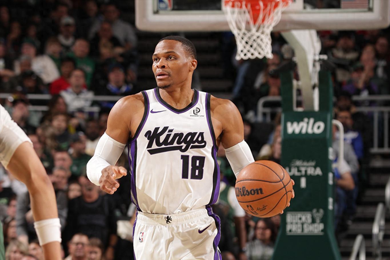 威少替补12+10助升历史第一，NBA国王135-133险胜雄鹿，勇士队往事被提起