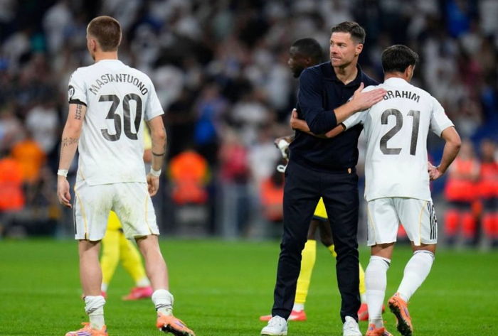 皇马4-0胜瓦伦西亚，马斯坦托诺零数据被嘲，哈维·阿隆索还想赌几次？