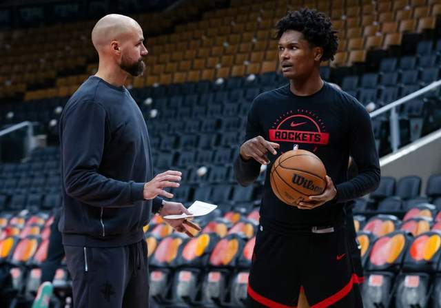 3节大比分领先：火箭队这套NBA轮换，乌度卡比教科书还狠