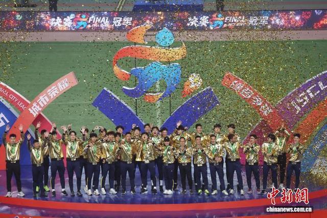 62329人见证泰州市4:3逆转夺冠，苏超热度比英超门票还疯狂