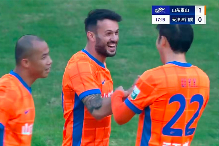 中超第一人的合同局：卡扎伊什维利1球领跑，泰山队续约戏比英超冬窗还热闹