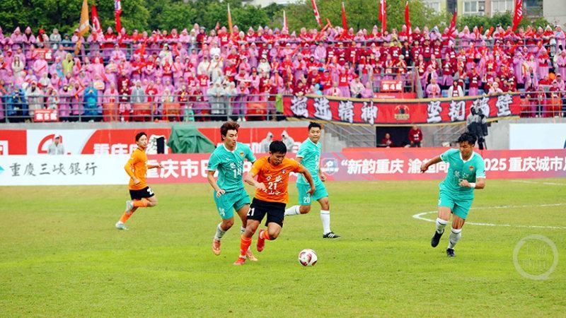 万盛3-1拿下垫江，渝超联赛这场雨战比英超还接地气（3球够硬气）