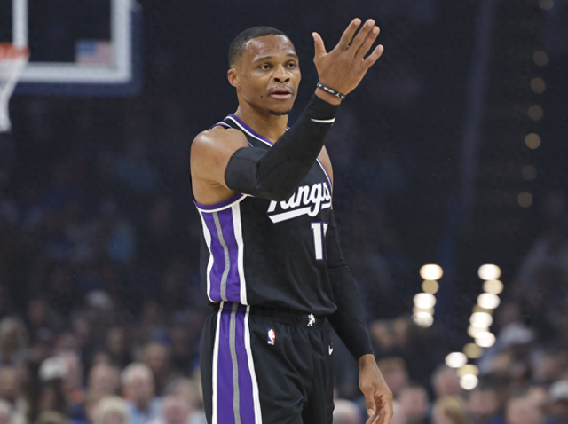 135-133！雄鹿首节47分还输了，国王逆转成就威少第19次历史一幕（NBA）