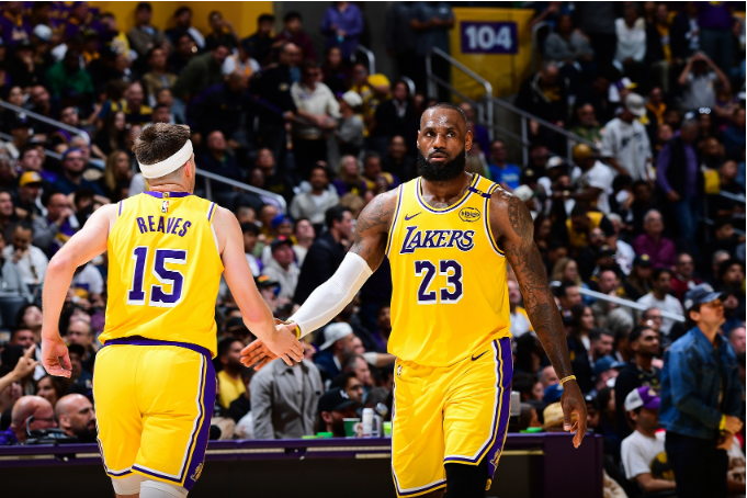 11月3日伤兵清单:湖人缺4人热火也不全,NBA这波伤病比阵痛还扎心