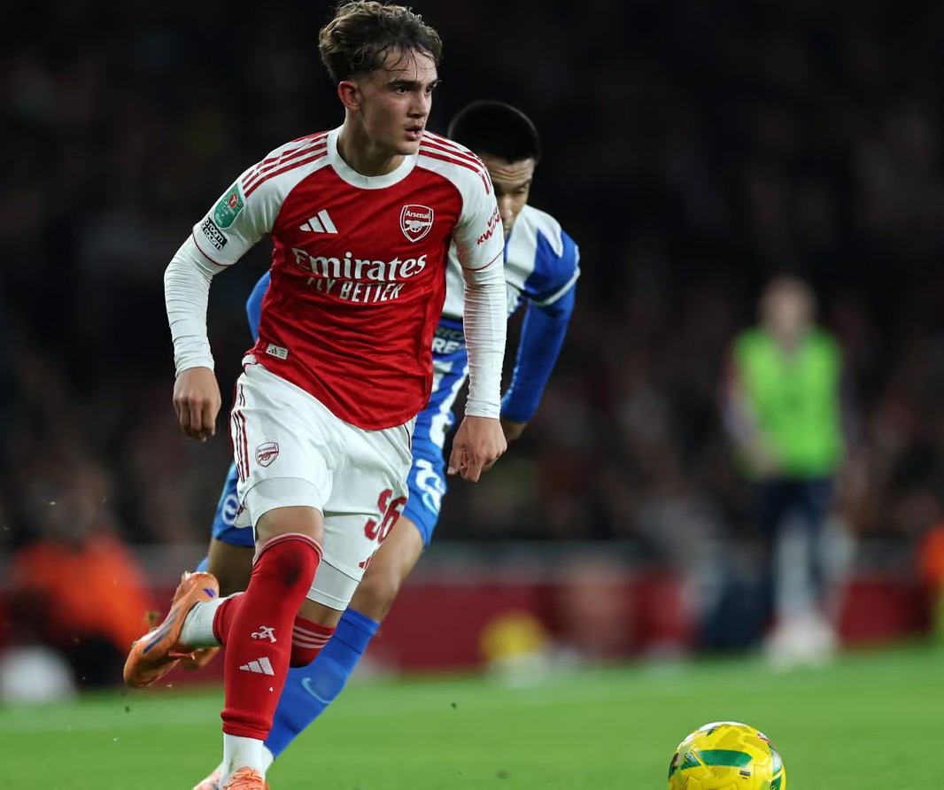 15岁302天首发，阿森纳把自家娃推上英超话题，他能撑住吗？