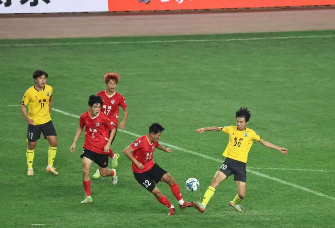 6万+观众见证：南通市10胜2平常规王，苏超决赛被泰州点球大战翻盘