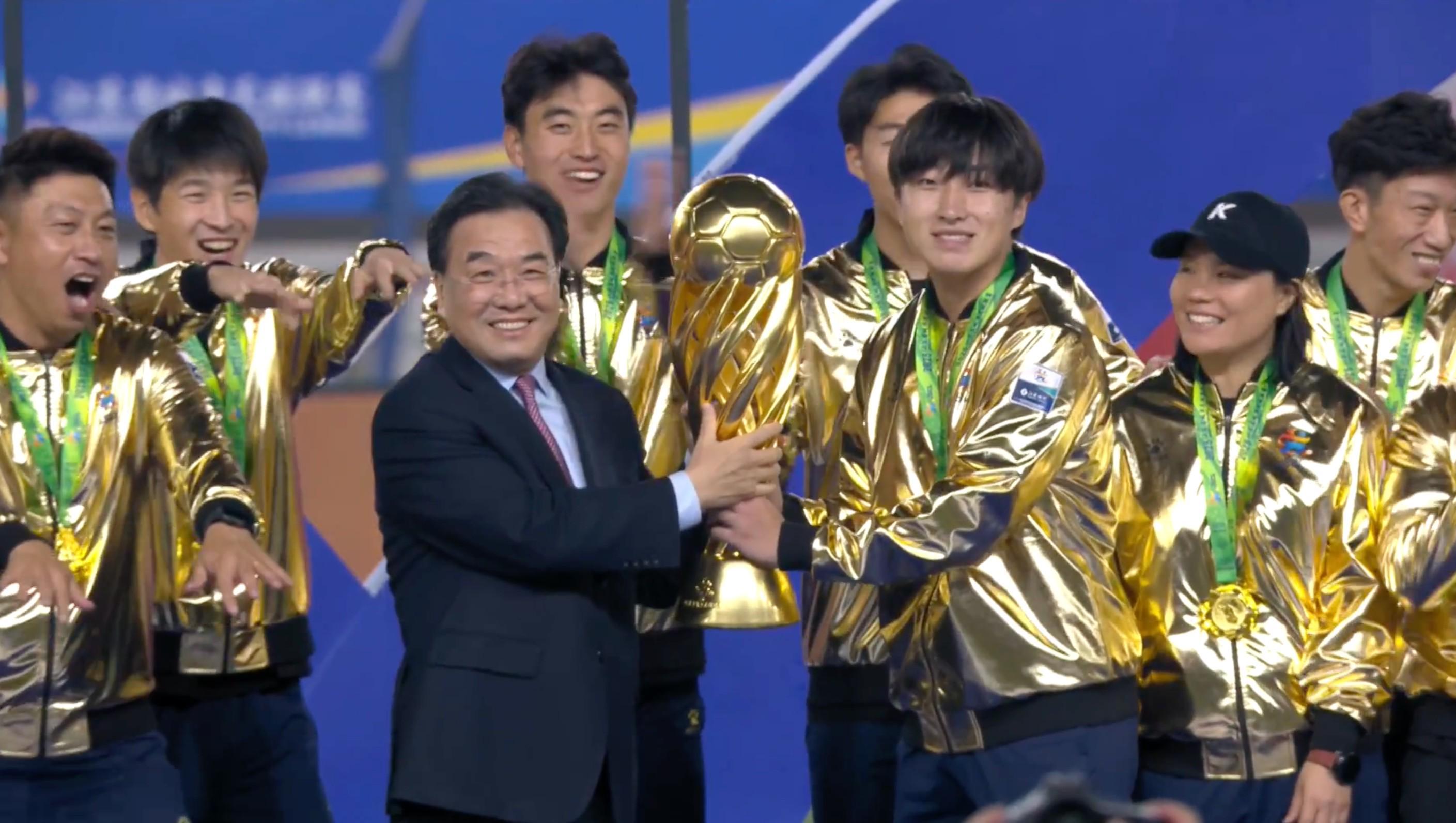 泰州4比3夺冠，苏超决赛比英超肥皂剧还狗血，谁说足球无聊