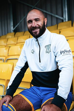 36岁老将奥斯汀只为贝辛斯托克出场4次就离队，英超往事成溢价笑话