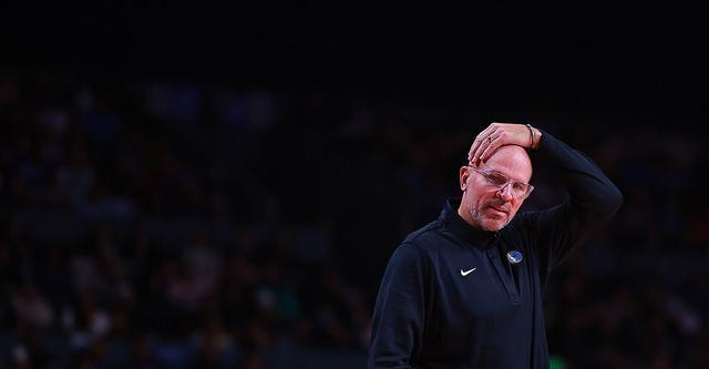 NBA墨西哥赛：达拉斯独行侠110-122被底特律活塞翻盘，基德怼失误数据太刺眼