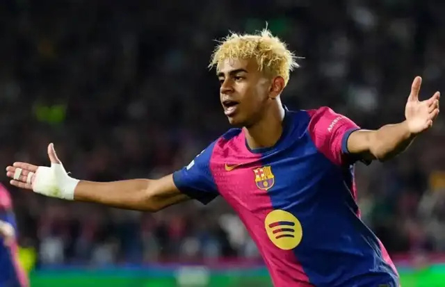 11轮22分，巴塞罗那还能翻身吗？西甲榜首皇马领先5分，谁来拯救亚马尔的身价与金球梦