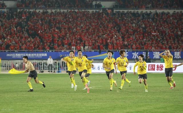 泰州4:3点球夺冠，苏超这场戏比英超、NBA都精彩