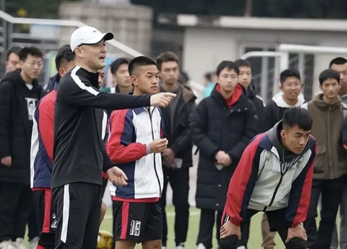 嗨球266万纠纷把孙继海推上风口，王勤伯怼足协，英超球迷都看不下去