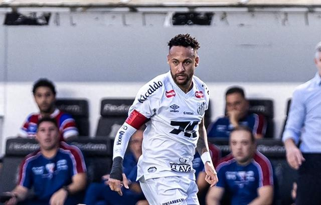 1-1尴尬平局：内马尔·达·席尔瓦复出，巴甲桑托斯任意球差点绝杀