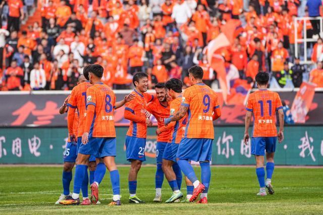 中超第29轮2比1，泰山胜天津但33岁核心续约成谜