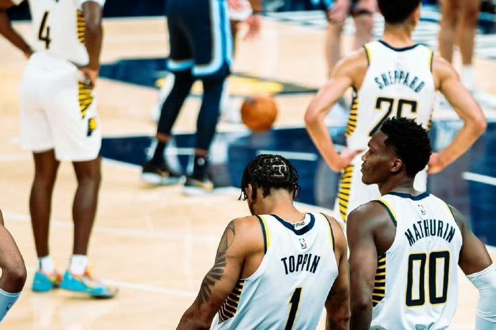 勇士队连续2场离谱输球，NBA争冠梦还靠库里一人扛得住吗