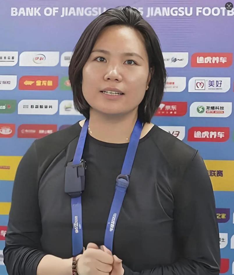 1场点球决胜，泰州队捧杯像英超夺冠那阵仗？欧冠也没这么热闹