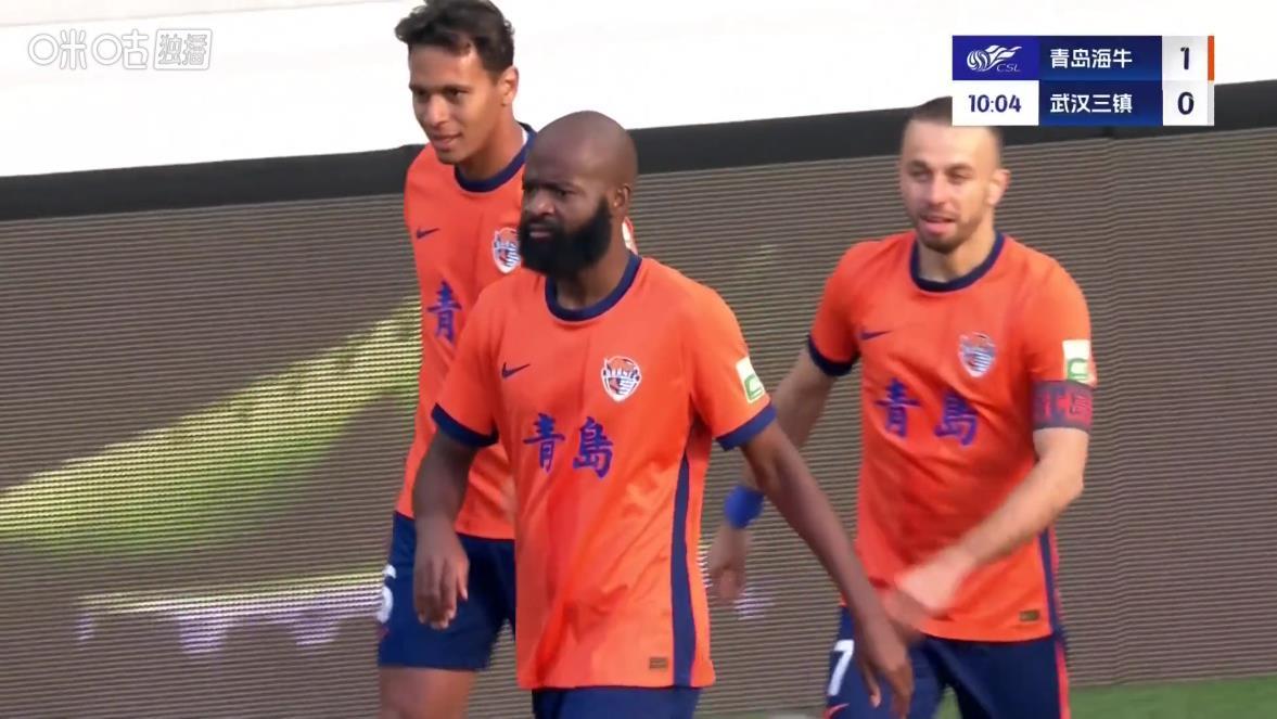 青岛海牛1-0保级大戏：1粒进球+3分，剩一轮只要1平就能稳住保级线，中超比英超还残忍