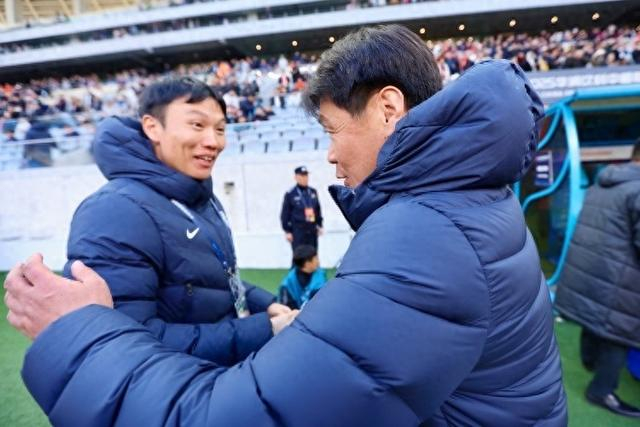 武汉三镇0比1输青岛海牛，中超提前保级两轮却被球迷骂爆