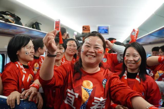 527人坐G9805来回助攻，赣超联赛决赛日比英超球迷还拼