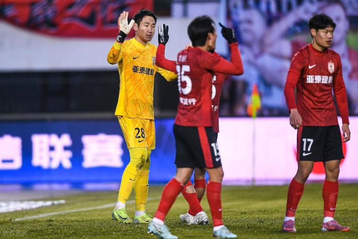 长春亚泰中超提前1轮降级，7年沉沦，范晓冬怒喷20岁