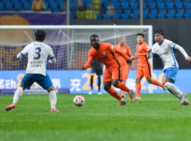 中超第29轮：玉昆1-0西海岸，戴维森末段中梁惹怒球迷