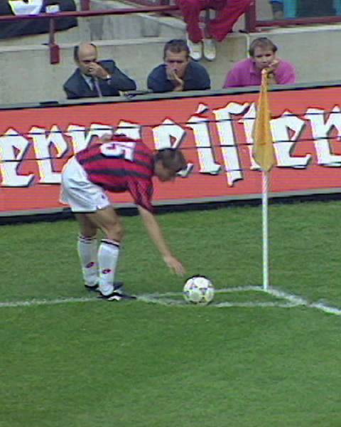 1球定格红黑记忆：纳瓦在意甲那夜点亮AC米兰全场