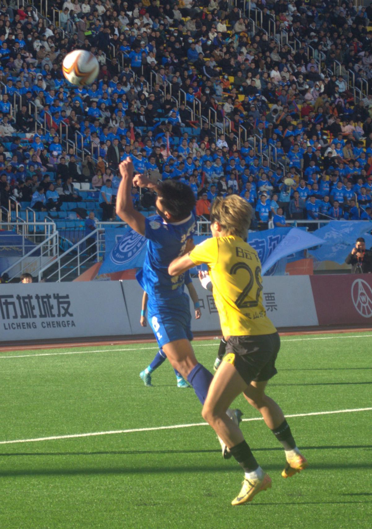 泰安队1次头球制胜，齐鲁超赛现场像英超淘汰赛？