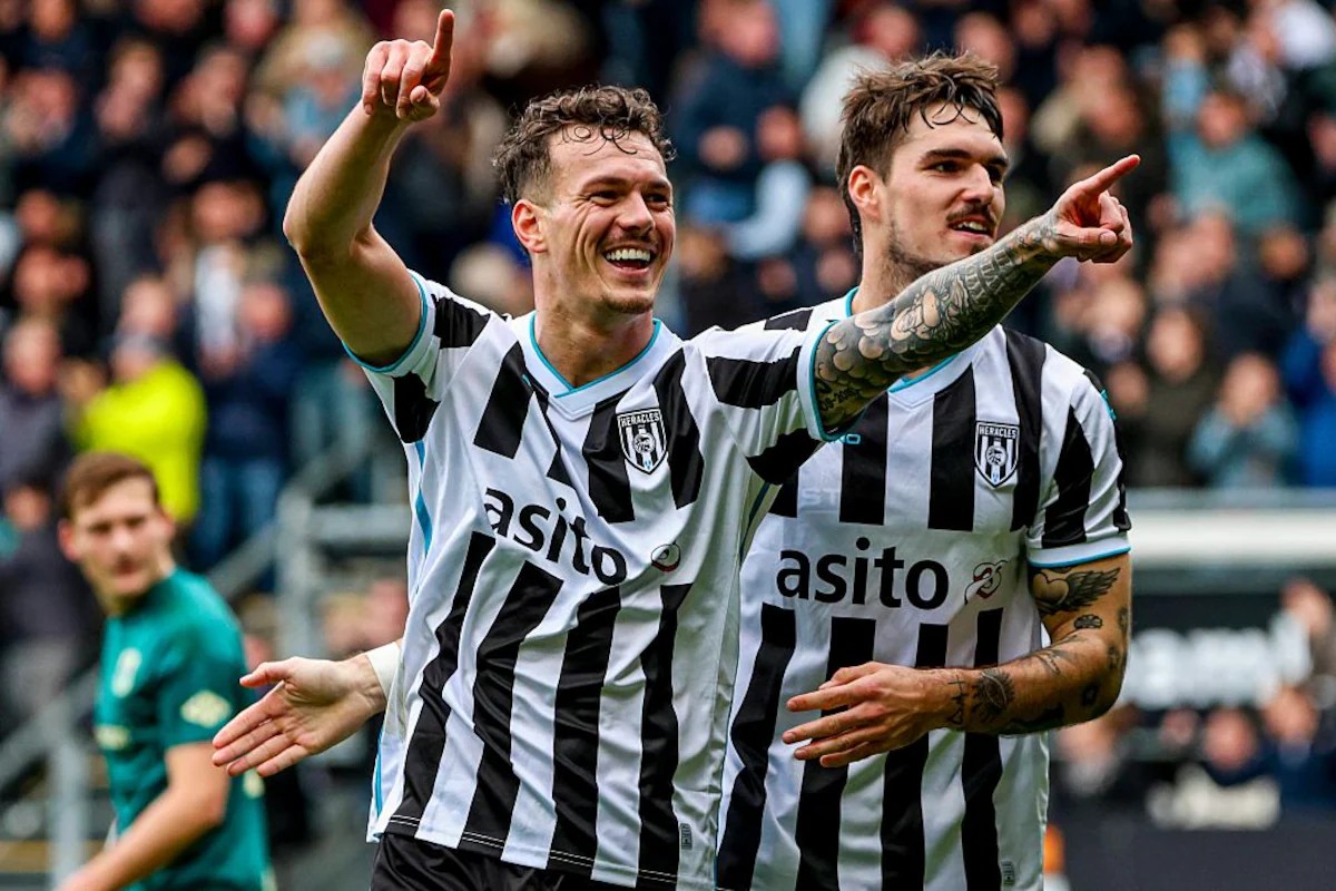 阿尔梅罗大力神8-2血洗兹沃勒，荷甲第11轮把比分打脸