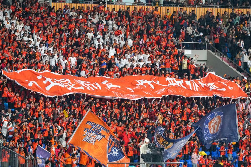 中超第29轮1-0，云南玉昆逼死西海岸的那一脚到底谁负责？