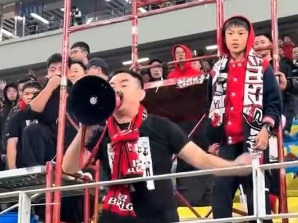 中超29轮1-2争议现场：于鑫淼怒怼大喇叭，新球场气氛比英超还炸