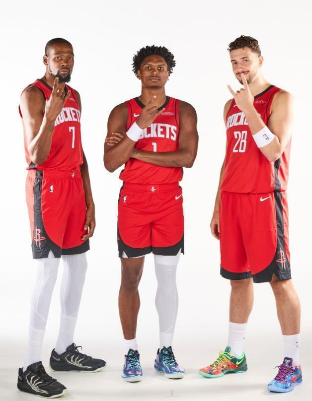 3巨头带队火箭进攻登峰，外线射手如潮——NBA争冠话题又炸开了