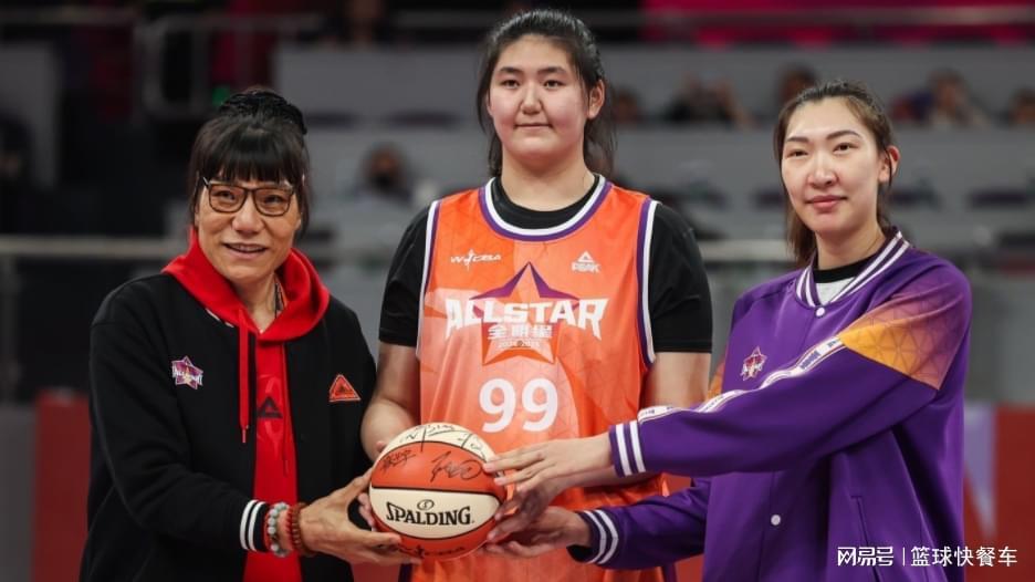 18岁还能打WCBA联赛？2米28的张子宇和11月18日的尴尬交易窗，比英超还狗血