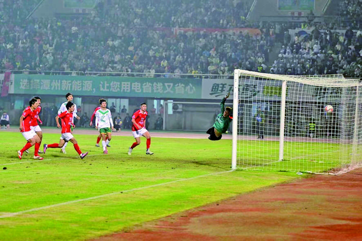 湘超第8轮1-1：湘潭队救回1分，郴州队那脚禁区低射像英超教科书