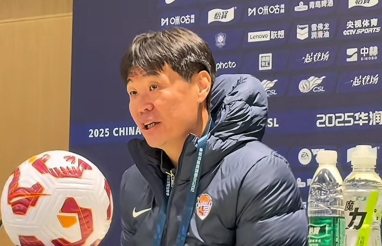 青岛海牛1-0小胜后，李霄鹏定11月8重整军心去上海热身，中超联赛收官谁慌？