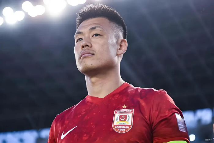 中超降级8年：长春亚泰从巅峰到低谷，244场88球的谭龙被忘了吗