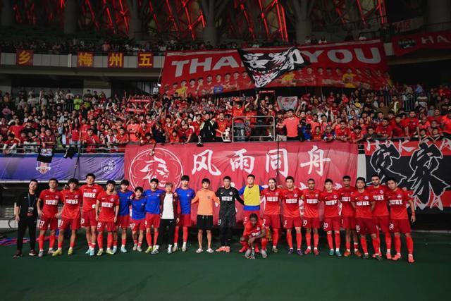 0比2到2比2，梅州客家把保级变马拉松：最后一轮要逼着国安陪葬吗？中超还没散场