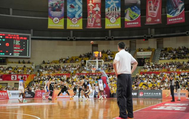 11月4日CBA大战：广东男篮目标1连胜，山东男篮能把杜锋打懵？